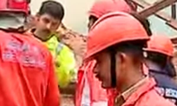 കൊടകരയില്‍ പഴയ കെട്ടിടം ഇടിഞ്ഞുവീണ് മൂന്ന് പേര്‍ കുടുങ്ങി; രക്ഷാപ്രവര്‍ത്തനം പുരോഗമിക്കുന്നു