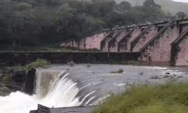 മുല്ലപ്പെരിയാർ ഡാം തുറന്നു; 13 ഷട്ടറുകൾ ഉയർത്തി, പുറത്തേക്കൊഴുക്കുന്നത് 250 ഘനയടി വെള്ളം