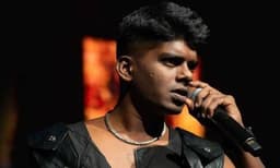 ലഭിച്ച പുരസ്‌ക്കാരതുക ഒരുലക്ഷം വായനശാലയിലേക്ക് നല്‍കി വേടന്‍ ; താരം പുസ്തകങ്ങളും സംഭാവന ചെയ്തു