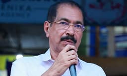 സജി ചെറിയാന്‍ നടത്തിയത് സ്വയം സമ്മതിക്കല്‍ ; ആരോഗ്യരംഗം പ്രശ്‌നത്തില്‍ തന്നെയാണെന്ന് സണ്ണിജോസഫ്