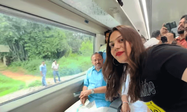 കേരളത്തിലെ വന്ദേഭാരത് ഉദ്ഘാടന യാത്രയിലും ജ്യോതി മല്‍ഹോത്ര; യാത്രയിൽ വി മുരളീധരനൊപ്പം, വീഡിയോ

