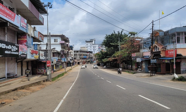 ദേശീയ പണിമുടക്ക് സംസ്ഥാനത്ത് പുര്‍ണ്ണം ; കെഎസ്ആര്‍ടി/ സ്വകാര്യ വാഹനങ്ങള്‍ നിരത്തിലിറങ്ങിയിട്ടില്ല