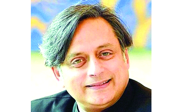 ഇന്ദിരാഗാന്ധിയ്ക്കും അടിയന്തരാവസ്ഥയ്ക്കും വിമര്‍ശനം ; പുതിയ കേന്ദ്രസര്‍ക്കാരിന് പുകഴ്ത്തല്‍ ; ശശിതരൂര്‍ വീണ്ടും വിവാദത്തില്‍