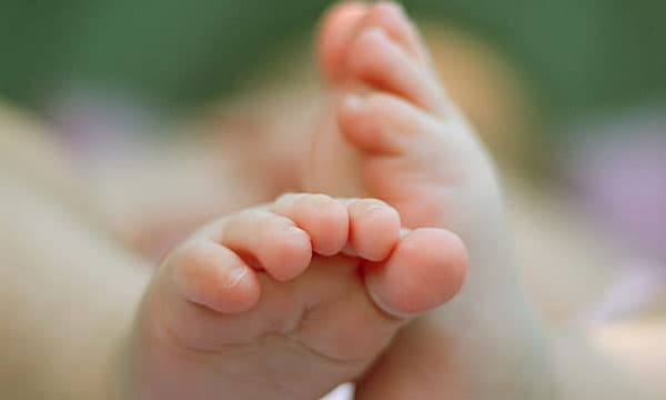 രാവിലെ ഓടുന്ന ബസില് 19 കാരി കുഞ്ഞിന് ജന്മം നല്കി ; തുണിയില് പൊതിഞ്ഞ് ജനാലയിലൂടെ പുറത്തേക്ക് വലിച്ചെറിഞ്ഞു കൊന്നു...!