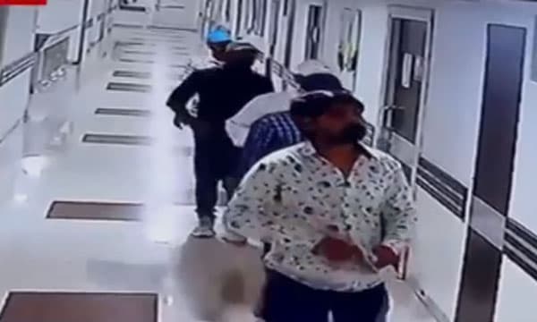 പാറ്റ്‌നയിലെ ആശുപത്രിയില്‍ ഞെട്ടിക്കുന്ന ദൃശ്യം ; തോക്കുമായി അഞ്ചംഗസംഘം ഐസിയുവില്‍ ക്രിമിനലിനെ വെടിവെച്ച് കൊന്നു