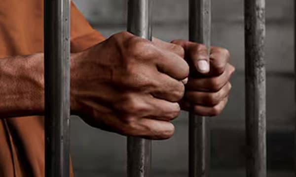 ഖത്തറിലെ ജയിലില്‍ കിടക്കുന്നത് 650 മലയാളികള്‍ ; ഇവരെ നാട്ടിലെത്തിക്കണം എന്നാവശ്യപ്പെട്ട് ബന്ധുക്കള്‍ ജന്തര്‍മന്ദറില്‍