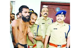 ജയില്‍ചാട്ടം ഗോവിന്ദചാമി മുമ്പ് പറഞ്ഞു ;  തേടിപ്പിടിച്ച് വീട്ടിലെത്തി വീട്ടുകാരെ കണ്‍മുന്നിലിട്ട് ഉപദ്രവിക്കുമെന്ന് ഉദ്യോഗസ്ഥനെ ഭീഷണിപ്പെടുത്തി