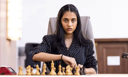 ഫിഡെ വനിത ചെസ് ലോകകപ്പ് കിരീടം ദിവ്യ ദേശ്മുഖിന്; ചരിത്രനേട്ടത്തിന് ഇരട്ടിമധുരമായി ഗ്രാൻഡ് മാസ്റ്റർ പദവി