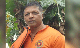 ലൈനിലേക്ക് വീണ മരംമുറിക്കുന്നതിനിടെ വൈദ്യുതിപോസ്റ്റ് ഒടിഞ്ഞുവീണു; കോട്ടയത്ത്‌ ഫയർഫോഴ്സ് ഉദ്യോഗസ്ഥന് ദാരുണാന്ത്യം 

