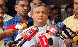 അമിത് ഷായുടെ വാക്കുകള്‍ കാറ്റില്‍ പറത്തി; സര്‍ക്കാരിന്റെത് നീഗൂഢ നീക്കം; ഭരണകൂടത്തെ അല്ലാതെ മറ്റാരെയാണ് സമീപിക്കുക?'