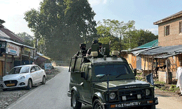 കശ്മീരില്‍ മൂന്ന് ഭീകരരെ കൂടി സൈന്യം വധിച്ചു; 'ഓപ്പറേഷന്‍ അഖല്‍' മൂന്നാം ദിനവും തുടരുന്നു