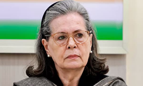 കള്ളവോട്ട് കോണ്‍ഗ്രസിന്റെ പാരമ്പര്യമെന്ന് തിരിച്ചടിച്ച് ബിജെപി ; പൗരത്വം നേടും മുമ്പേ സോണിയ വോട്ടര്‍ പട്ടികയിലെത്തി