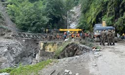 ജമ്മുകശ്മീരിലും മേഘസ്‌ഫോടനം ; 10 പേര്‍ മരണമടഞ്ഞതായി റിപ്പോര്‍ട്ട് ; തീര്‍ത്ഥാടകരെ ഒഴിപ്പിച്ചു