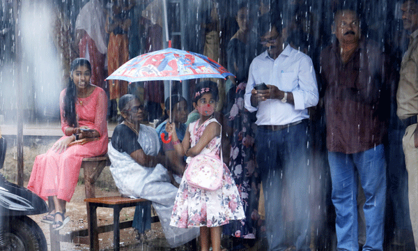 മൂന്ന് ജില്ലകളില്‍ ഇന്ന് ഓറഞ്ച് അലേര്‍ട്ട് ; തൃശുരില്‍ വിദ്യാലയങ്ങള്‍ക്ക് അവധി; മാറ്റിയ പരീക്ഷയുടെ തീയതി അറിയിക്കും