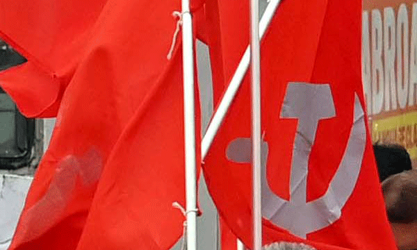 മോശം പെരുമാറ്റത്തിന് നടപടിയെടുത്തു ; പിന്നാലെ പ്രവാസിയുടെ വീടിന് നേരെ ലോക്കല്‍ സെക്രട്ടറിയുടെ ആക്രമണം