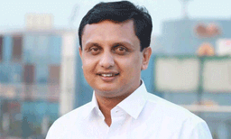 റോഡ് പരിപാലനത്തില്‍ വീഴ്ച; മൂന്ന് ഉദ്യോഗസ്ഥരെ സസ്പെന്‍ഡ് ചെയ്ത് മന്ത്രി