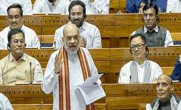 ലോക്‌സഭയിൽ ബഹളം; വിവാദ ബിൽ സംയുക്ത സമിതിയുടെ പരിഗണനയ്ക്കു വിട്ടു

