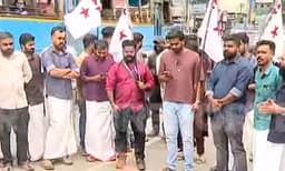 രാഹുല്‍മാങ്കൂട്ടത്തിനെതിരേ യുവമോര്‍ച്ചയും ഡിവൈഎഫ്‌ഐയും പ്രതിഷേധമാര്‍ച്ച് നടത്തി