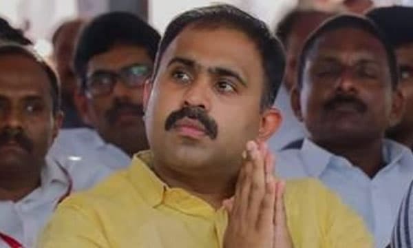 യൂത്ത്‌കോണ്‍ഗ്രസില്‍ പിടിവലി മുറുകുന്നു ; അബിന്‍വര്‍ക്കിക്ക് വേണ്ടി രാഹുലിന് കത്തയച്ച് 30  ഭാരവാഹികളും മൂന്ന് ജില്ലാ അദ്ധ്യക്ഷന്മാരും 