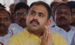 യൂത്ത്‌കോണ്‍ഗ്രസില്‍ പിടിവലി മുറുകുന്നു ; അബിന്‍വര്‍ക്കിക്ക് വേണ്ടി രാഹുലിന് കത്തയച്ച് 30  ഭാരവാഹികളും മൂന്ന് ജില്ലാ അദ്ധ്യക്ഷന്മാരും 