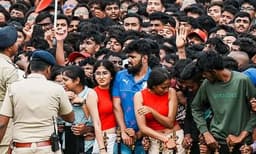 എന്തിന് കോണ്‍ഗ്രസ് മന്ത്രിമാര്‍ മാത്രം രാജി വെയ്ക്കണം ; ദുരന്തമുണ്ടായ സംസ്ഥാനങ്ങളില്‍ ബിജെപി മുഖ്യമന്ത്രിമാര്‍ രാജിവെച്ചോ?