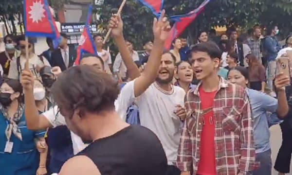കലാപത്തില്‍ ഹോട്ടലിലേക്ക് എത്താനാകുന്നില്ല ; നേപ്പാളില്‍ കുടുങ്ങിപ്പോയവരില്‍ 40 മലയാളികളുമെന്ന് റിപ്പോര്‍ട്ട്