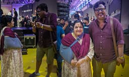 ‘കോടിക്കണക്കിനു ആരാധകരുള്ള ലിവിങ് ലെജൻഡ് ഷര്‍ട്ട് വാങ്ങിത്തന്ന് എന്റെ അങ്കലാപ്പ് മാറ്റി;ചിത്രചേച്ചിയെപ്പോലെ ആരുമില്ല...’ ഹൃദയം തൊടും കുറിപ്പുമായി ദിവാകൃഷ്ണ