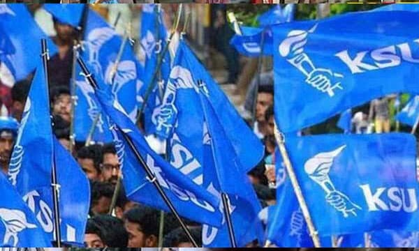 വടക്കാഞ്ചേരി സ്‌റ്റേഷനിലേക്ക് കെഎസ് യു മാര്‍ച്ച് ; ജലപീരങ്കിയും കണ്ണീര്‍വാതകവും പ്രയോഗിച്ചു പോലീസ്