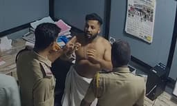 കെഎസ്‌യു പ്രവര്‍ത്തകരുടെ തലയില്‍ കറുത്ത തുണിയിട്ട് സംഭവം ;  എസ്എച്ച്ഒ ഷാജഹാനെതിരേ നടപടി