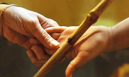 കാൽ തൊട്ട് വന്ദിച്ചില്ല;കുട്ടികളെ ചൂരൽ കൊണ്ട് ക്രൂരമായി മർദിച്ച് അധ്യാപിക; സംഭവം  ഒഡീഷയിൽ 