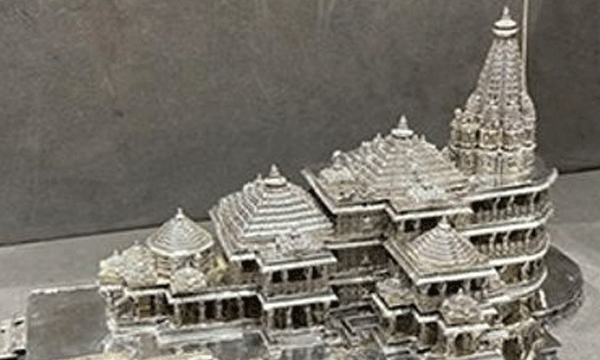 മോദിക്ക് ലഭിച്ച സമ്മാനങ്ങള്‍ ലേലത്തിന് വെയ്ക്കുന്നു ; ഒരു കോടിയുടേയും അഞ്ചുലക്ഷത്തിന്റെയും 1300 സാധനങ്ങള്‍ 