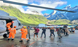 ഉത്തരാഖണ്ഡിലും ഹിമാചല്‍പ്രദേശിലും ശക്തമായ മഴ തുടരുന്നു ; 18 മരണം, അനേകരെ കാണാതായി