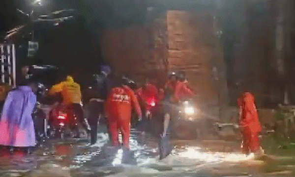 റോഡിലെ കുത്തൊഴുക്കില്‍പെട്ടു, രക്ഷകരായത് സ്വിഗ്ഗി, സൊമാറ്റോ ജീവനക്കാര്‍: അനുഭവം പങ്കിട്ട് യുവാവ് 
