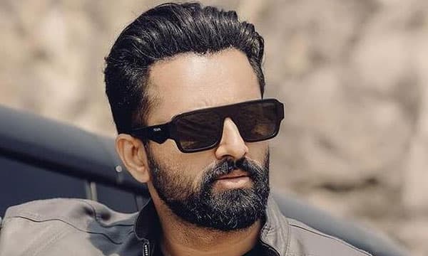 മുന് മാനേജരെ മര്ദ്ദിച്ച കേസ് : നടന് ഉണ്ണിമുകുന്ദനെതിരേ കോടതി സമന്സ് അയച്ചു