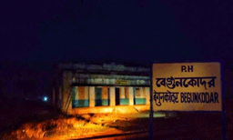 എങ്ങും പ്രേതങ്ങള്‍, ട്രെയിനുകള്‍ നിര്‍ത്താറില്ല: കൗതുകമുണര്‍ത്തി ഇന്ത്യയിലെ ഏറ്റവും ഭയപ്പെടുത്തുന്ന റെയില്‍വേ സ്‌റ്റേഷന്‍ 
