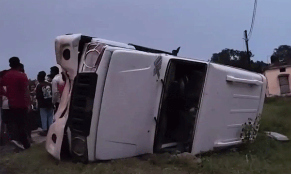 വിദ്യാര്‍ത്ഥിനിയെ നടുറോഡില്‍ നിന്ന് തട്ടിക്കൊണ്ടുപോയി ; നാട്ടുകാര്‍ 20 കി.മീ. ചേസ് ചെയ്ത് രക്ഷപ്പെടുത്തി