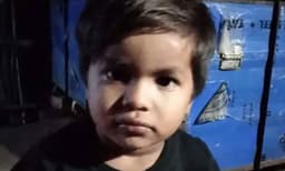 അഞ്ചുവയസ്സുകാരനെ മാതാവിന്റെ മുന്നിലിട്ട് തലവെട്ടിമാറ്റി കൊന്നു ; ഓടിക്കൂടിയ നാട്ടുകാര്‍ പ്രതിയെ തല്ലിക്കൊന്നു