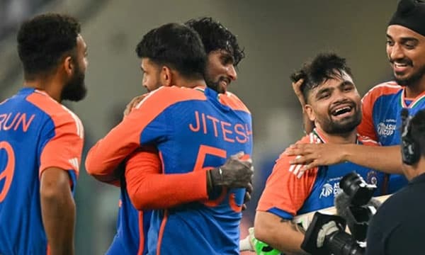 പാക് മന്ത്രിയുടെ കയ്യില്നിന്നും ട്രോഫി സ്വീകരിക്കില്ല ; ഏഷ്യാകപ്പ് സ്വന്തമാക്കിയ ഇന്ത്യ കിരീടം സ്വീകരിക്കാന് വിസമ്മതിച്ചു