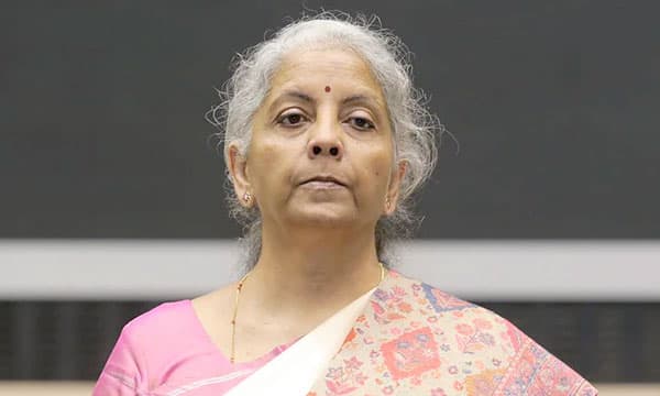 നിര്‍മ്മലാ സീതാരാമന്‍ കരൂരില്‍ ദുരന്തസ്ഥലം സന്ദര്‍ശിച്ചു ; വിജയ് യെയും സ്റ്റാലിനെയും വിളിച്ച് രാഹുല്‍ഗാന്ധിയും