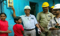 ഇരുട്ടുമാറി, വെളിച്ചമെത്തി; വണ്ടിപ്പെരിയാറിലെ സഹോദരിമാരുടെ വീട്ടില്‍ വൈദ്യുതി പുനഃസ്ഥാപിച്ചു