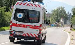 ട്രെയിനില്‍ കുഴഞ്ഞുവീണു;  പ്ലാറ്റ്‌ഫോമില്‍ കിടത്തിയത് അരമണിക്കൂറോളം ,  ആംബുലന്‍സ് സഹായം കിട്ടാതെ യുവാവ് മരിച്ചു
