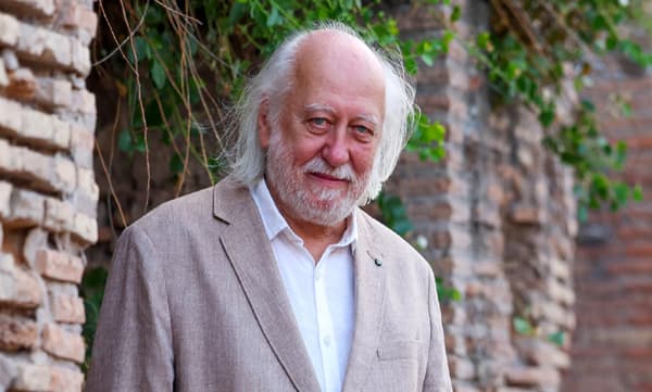 ഹംഗേറിയന്‍ എഴുത്തുകാരന്‍ ലാസ്ലോ ക്രസ്‌നഹോര്‍കെയ്‌ക്ക്‌ സാഹിത്യ നൊബേല്‍