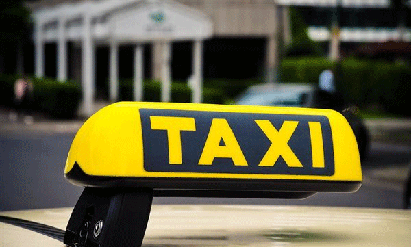 കണ്ടാല്‍ മാന്യന്‍, ടിപ്പ് നല്‍കിയ പണം തിരിച്ചയച്ചു, പക്ഷേ.. ഡ്രൈവറുടെ ലക്ഷ്യം വേറെ..: യാത്രയിലെ അനുഭവം പങ്കിട്ട് യുവതി
