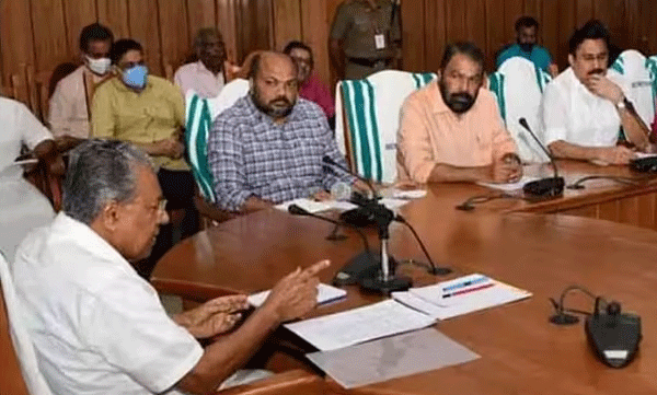 കെട്ടിടങ്ങളുടെ വിസ്തൃതി പരിഗണിക്കാതെ വനഭൂമിയില്‍ പട്ടയം, നവംബര്‍ ഒന്നിന് നിയമസഭയുടെ പ്രത്യേക സമ്മേളനം