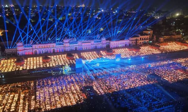 ദീപാവലിയില്‍ ദീപനദിയൊഴുക്കി അയോദ്ധ്യ ; 26 ലക്ഷത്തിലധികം വിളക്കുകള്‍ പ്രകാശിച്ചു ഗിന്നസ് റെക്കോഡിലേക്ക് 