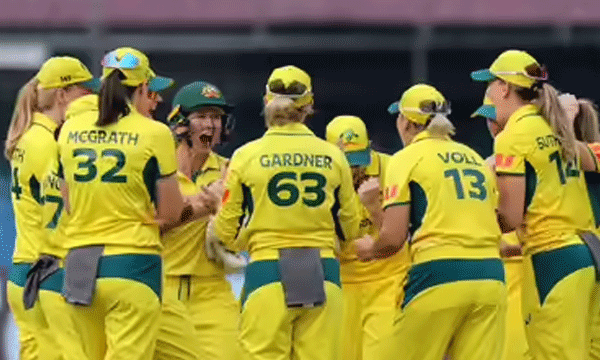 ഒന്നു സെല്‍ഫിയെടുക്കാന്‍ നോക്കിയതാണോ പ്രശ്‌നം ; ഓസ്‌ട്രേലിയന്‍ താരങ്ങളെ കയറിപ്പിടിച്ച അഖില്‍ പോലീസിനോട് 