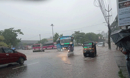 'മൊന്‍ത' ചുഴലിക്കാറ്റ് രാത്രിയോടെ ആന്ധ്രാ തീരംതൊടും ; സംസ്ഥാനത്ത് ഇടിമിന്നലോട് കൂടിയ ശക്തമായ മഴയ്ക്കാണ് സാധ്യത