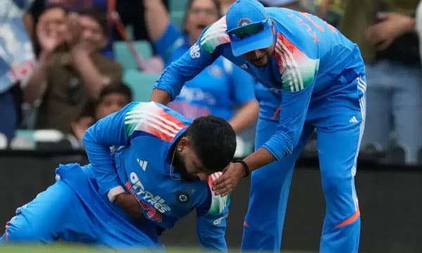 ഗുരുതരമായി പരിക്കേറ്റ ശയസ് അയ്യര്‍ ഡ്രസ്സിംഗ് റൂമില്‍ ബോധംകെട്ടു വീണു ; ഉടന്‍ തന്നെ ആശുപത്രിയിലേക്ക് കൊണ്ടുപോയി