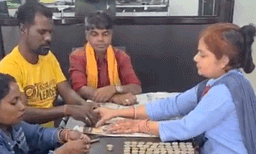 മകള്‍ക്ക് സ്‌കൂട്ടര്‍ വാങ്ങണം:  ആറ് മാസത്തോളം നാണയങ്ങള്‍ സ്വരുക്കൂട്ടി സ്വപ്‌നം സാക്ഷാത്കരിച്ച് കര്‍ഷകന്‍
