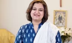 ചില തമിഴ് സിനിമകളില്‍ ധരിച്ച വസ്ത്രങ്ങളില്‍ ഞാനൊട്ടും കംഫര്‍ട്ടബിള്‍ ആയിരുന്നില്ല, അവിടെ ഉണ്ടായിരുന്ന പോലെ ഗോസിപ്പ് മലയാളത്തില്‍ ഉണ്ടാകുമെന്ന ഭയം എനിക്കില്ലായിരുന്നു; മോഹിനി


